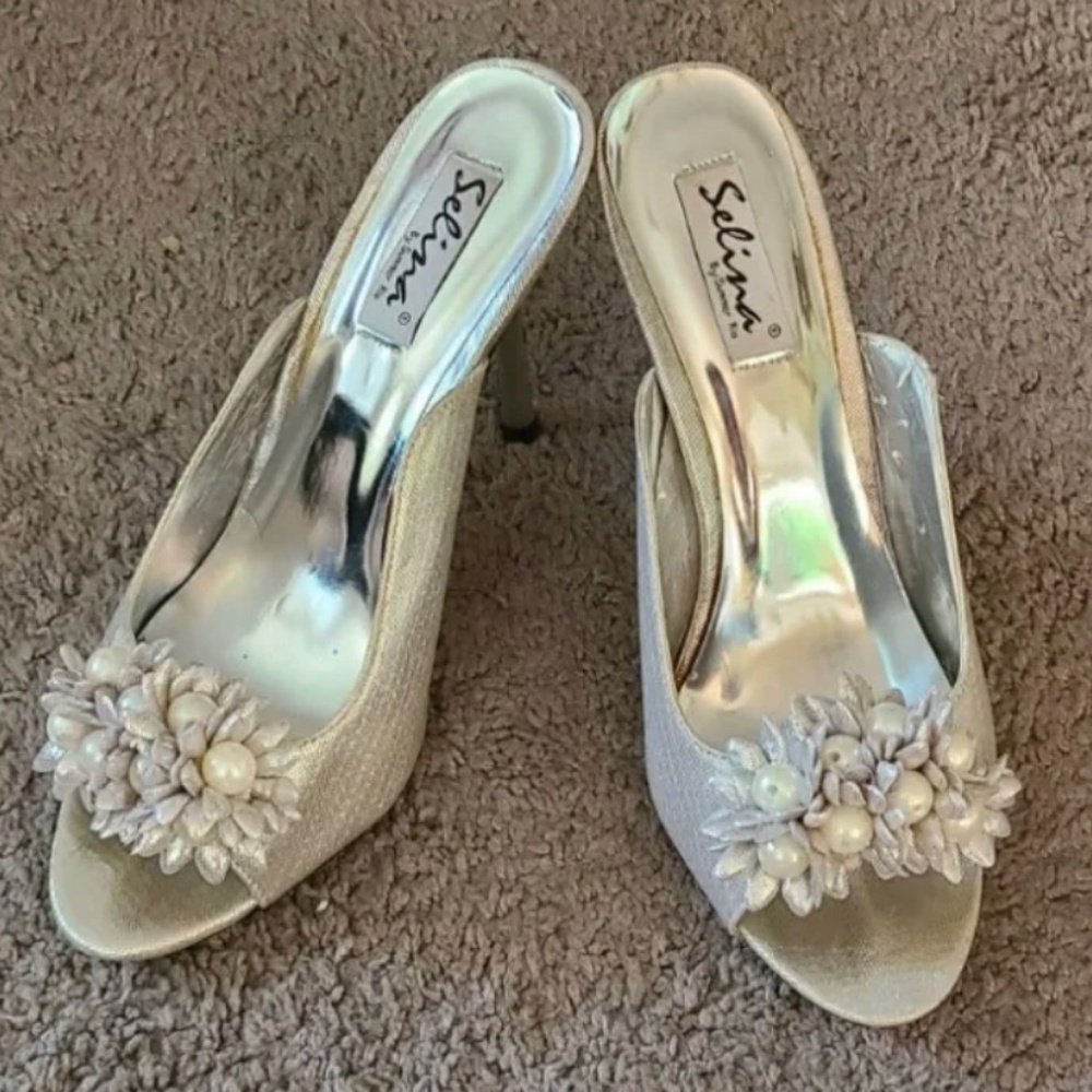 Women's silver slip-on heels with pearl and floral  7.5
